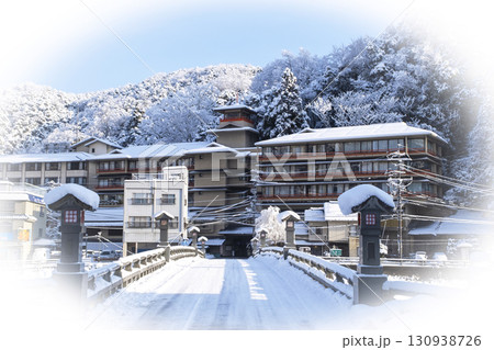 雪景色の三朝温泉 130938726