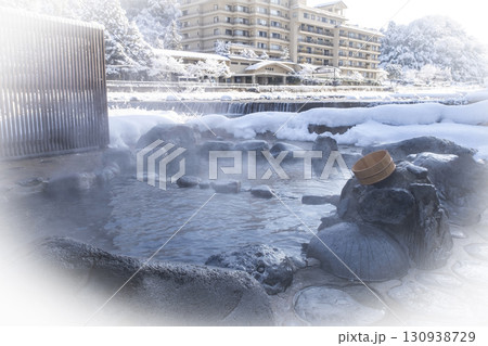 雪景色の三朝温泉 雪景色の三朝温泉 130938729