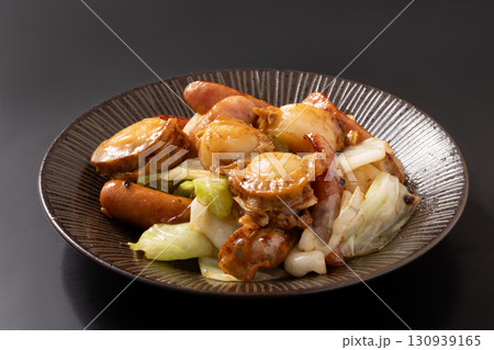 帆立とウィンナー　キャベツ炒め 130939165