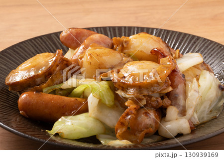 帆立とウィンナー　キャベツ炒め 130939169