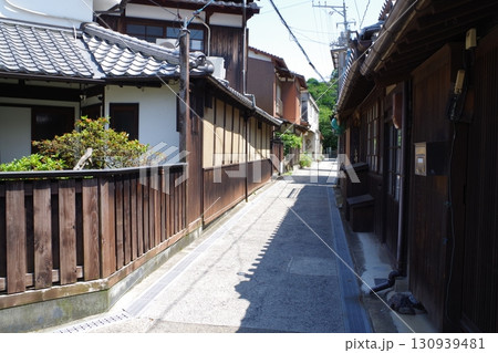 御手洗の伝統的街並みの景色 130939481
