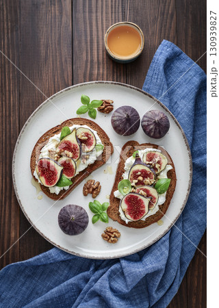Sandwiches with figs, cream cheese, basil and honey Sandwiches with figs, cream cheese, basil and honey 130939827