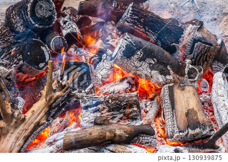 焚き火・お焚き上げ・どんど焼き 130939875
