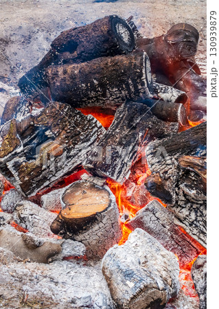 焚き火・お焚き上げ・どんど焼き 130939879