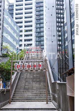 東京渋谷　御嶽神社入口の風景 130940550
