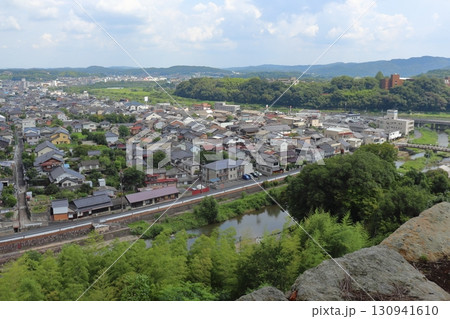 津山城 十四番門跡付近見た津山市街の風景(宮川、吉井川方面) 津山城 十四番門跡付近見た津山市街の風景(宮川、吉井川方面) 130941610