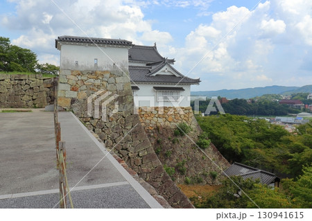 津山城天守跡からの眺める備中櫓(岡山県津山市) 津山城天守跡からの眺める備中櫓(岡山県津山市) 130941615