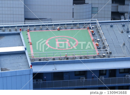 ビル屋上に設けられた緊急救助用スペース（R表示）の一例 130941688