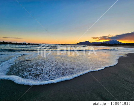 美しい海岸の夕焼け 130941933