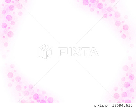 ピンク色の水玉の背景 130942610