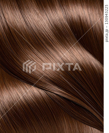 ロングヘアの女性の髪 130943225