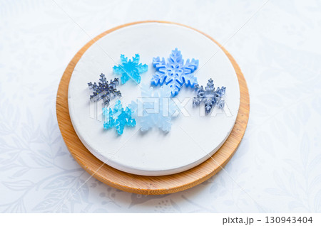 レジンで雪の結晶 レジンで雪の結晶 130943404