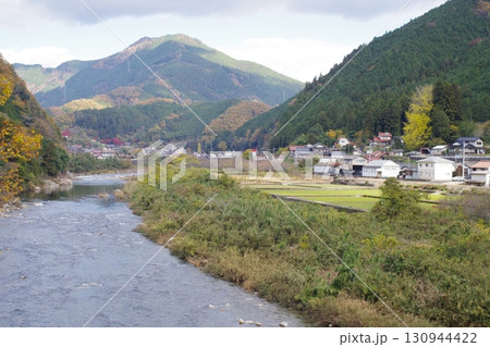 安芸太田町加計の秋の景色 130944422