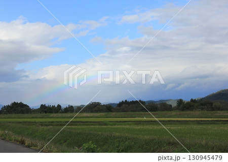 田園風景と虹 130945479