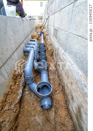 建築現場の水道工事 建築現場の水道工事 130945617