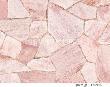 明るい薄赤茶色の乱張りした乱形の敷石の表面の背景画像2 130946092