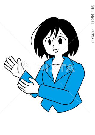 説明する笑顔のスーツ姿の女性 130946169