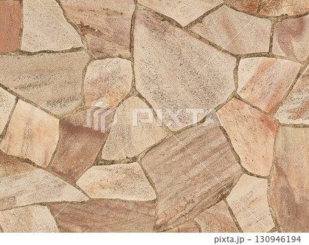 薄茶色の乱張りした乱形の敷石の表面の背景画像2 薄茶色の乱張りした乱形の敷石の表面の背景画像2 130946194