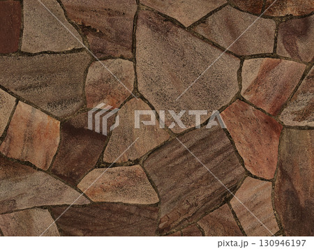 茶色の乱張りした乱形の敷石の表面の背景画像2 130946197