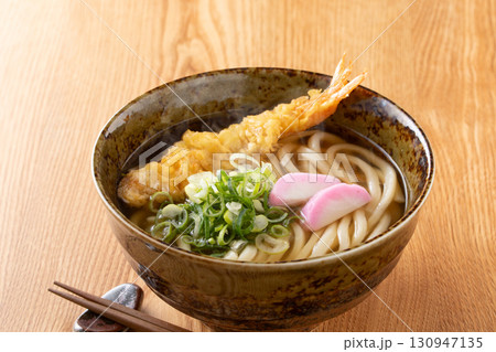 天ぷらうどんを食べる 130947135