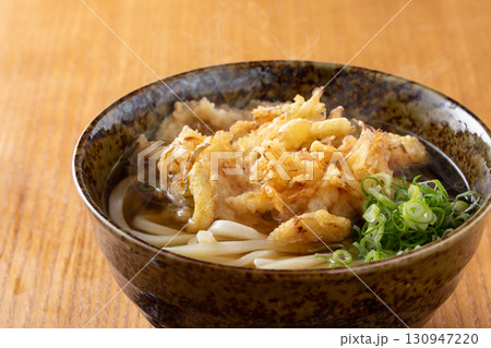 かき揚げうどんを食べる 130947220