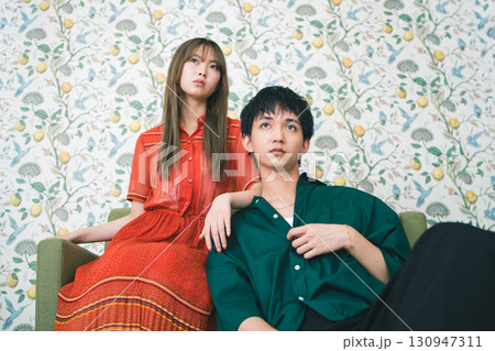 若い男女　ポートレート 130947311