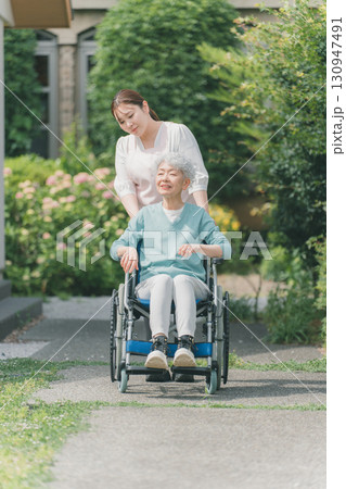 介護 介護 130947491