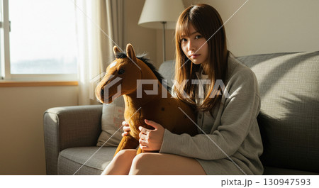 夕陽に包まれて、ぬいぐるみと 130947593