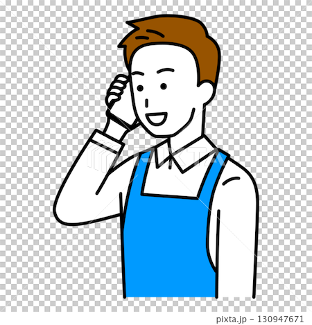 スマートフォンで話すエプロン姿の男性 130947671
