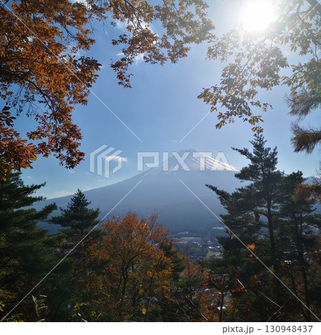 新倉山 登山 秋 紅葉 新倉山 登山 秋 紅葉 130948437