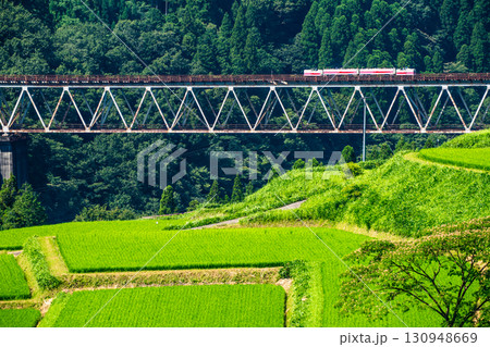 旧高千穂鉄道トロッコ列車と棚田の風景【宮崎県西臼杵郡高千穂町】 旧高千穂鉄道トロッコ列車と棚田の風景【宮崎県西臼杵郡高千穂町】 130948669