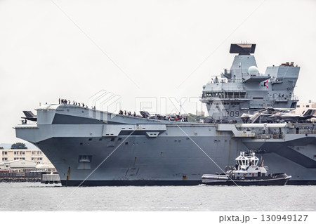 来日して東京湾浦賀水道を航行するイギリス(英国)海軍航空母艦プリンス・オブ・ウエールズ 来日して東京湾浦賀水道を航行するイギリス(英国)海軍航空母艦プリンス・オブ・ウエールズ 130949127