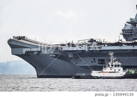 来日して東京湾浦賀水道を航行するイギリス(英国)海軍航空母艦プリンス・オブ・ウエールズ 来日して東京湾浦賀水道を航行するイギリス(英国)海軍航空母艦プリンス・オブ・ウエールズ 130949130