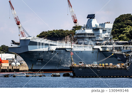 神奈川県横須賀米海軍基地に停泊中のイギリス(英国)海軍航空母艦プリンス・オブ・ウエールズ 神奈川県横須賀米海軍基地に停泊中のイギリス(英国)海軍航空母艦プリンス・オブ・ウエールズ 130949146
