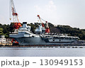 神奈川県横須賀米海軍基地に停泊中のイギリス（英国）海軍航空母艦プリンス・オブ・ウエールズ 130949153