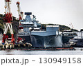 神奈川県横須賀米海軍基地に停泊中のイギリス（英国）海軍航空母艦プリンス・オブ・ウエールズ 130949158