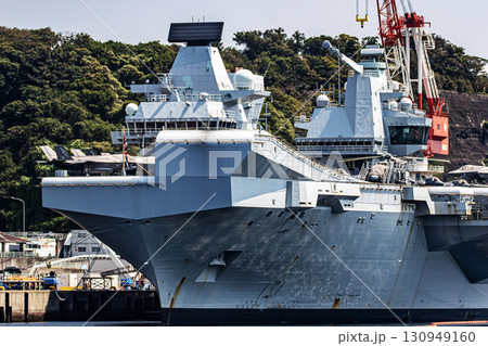 神奈川県横須賀米海軍基地に停泊中のイギリス（英国）海軍航空母艦プリンス・オブ・ウエールズ 130949160