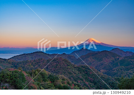 【静岡県】伊豆の国・葛城山から富士山 モルゲンロート 【静岡県】伊豆の国・葛城山から富士山 モルゲンロート 130949210