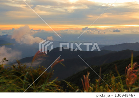 山頂からの夕景　夕焼け空 130949467