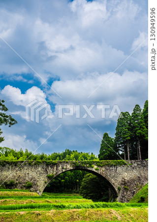 新緑の通潤橋【熊本県上益城郡山都町】 130949596