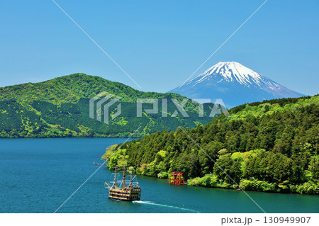 初夏の青空と新緑の箱根 そして富士山 初夏の青空と新緑の箱根 そして富士山 130949907