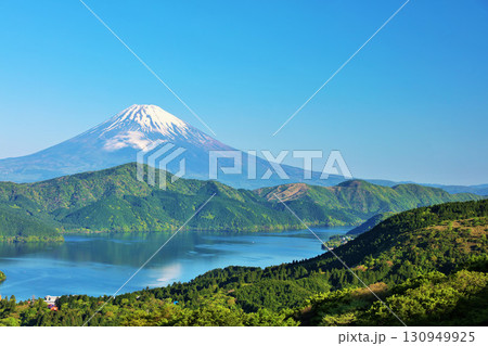 初夏の青空　箱根からの展望風景と富士山 130949925