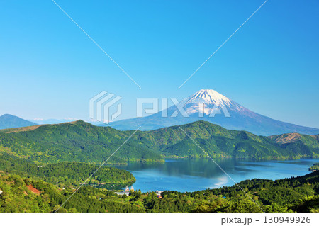 初夏の青空　箱根からの展望風景と富士山 130949926