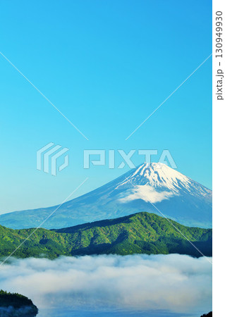 秋の朝　箱根からの富士山と雲海 130949930
