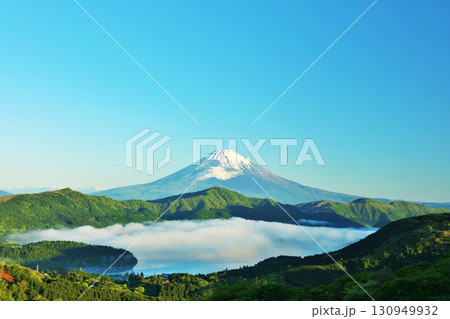 秋の朝　箱根からの富士山と雲海 130949932