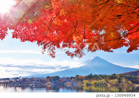 秋の紅葉と富士山 秋の紅葉と富士山 130949934