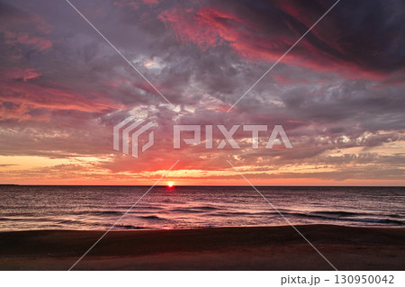 内灘海岸の夕焼け 130950042