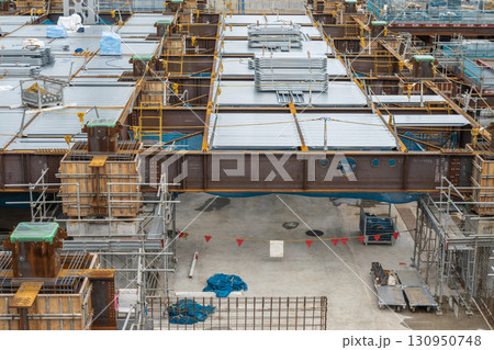 建設現場の躯体工事 130950748