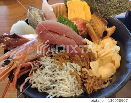 おいしい海鮮丼 130950907