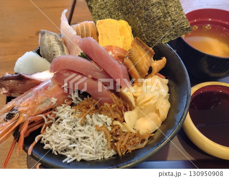 おいしい海鮮丼 130950908